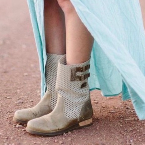 sorel major pull on perforated boot